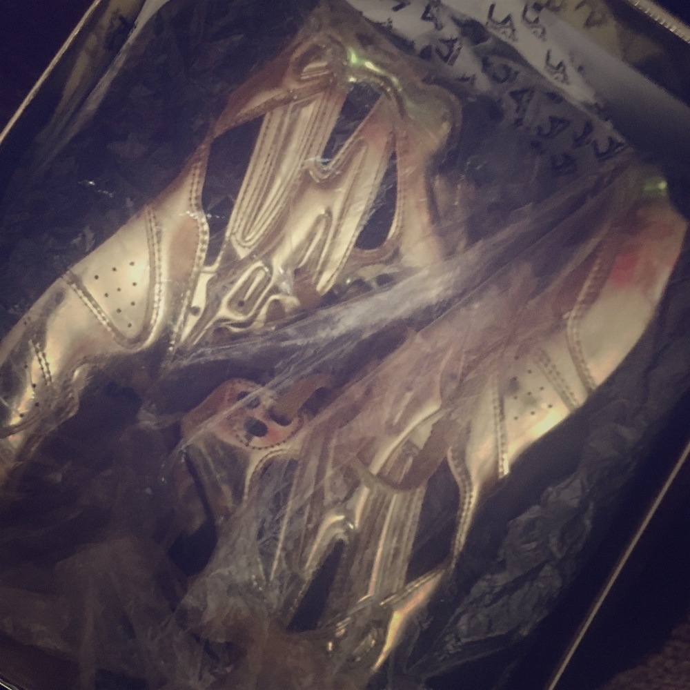 La tech gears sneakers!!