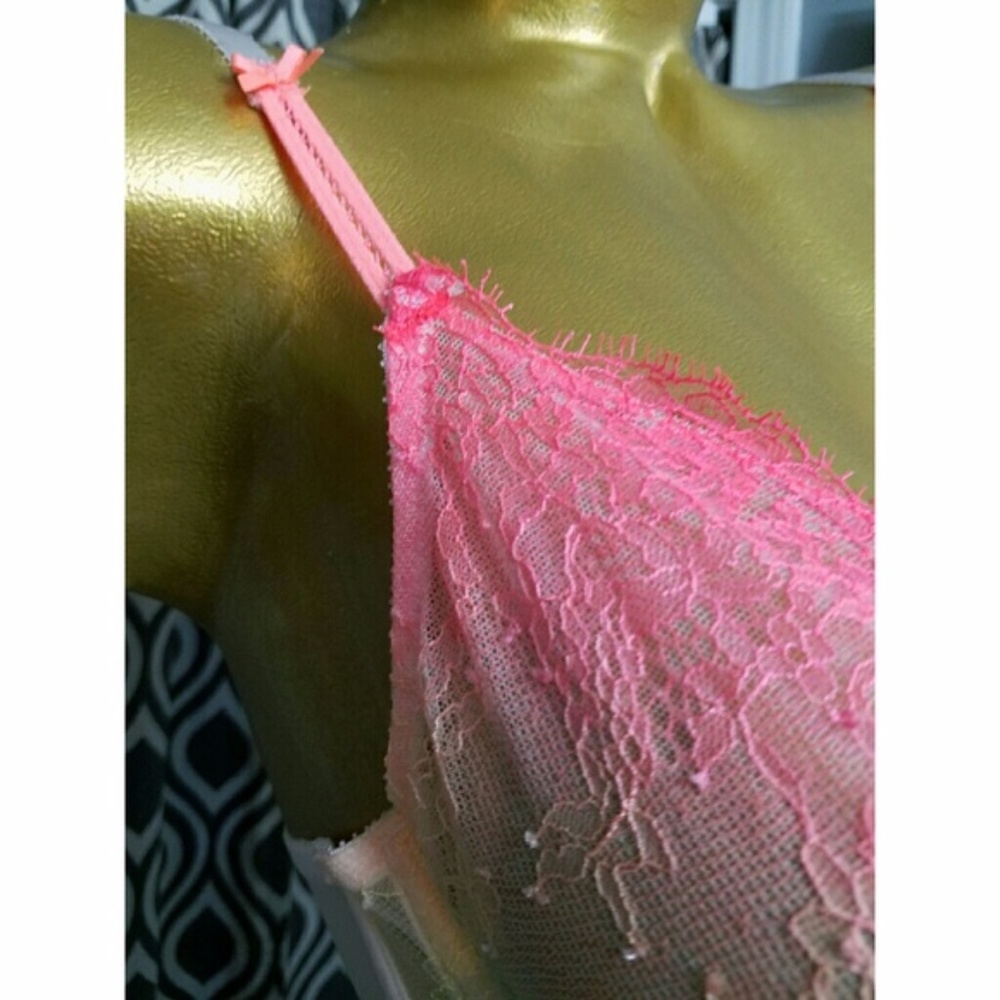 NWT VS Neon Very Sexy Unlined Plunge bra - Picture 3 of 4