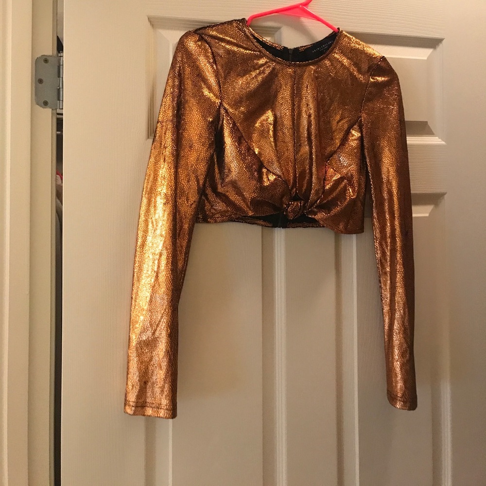 AKIRA Bronze Crop