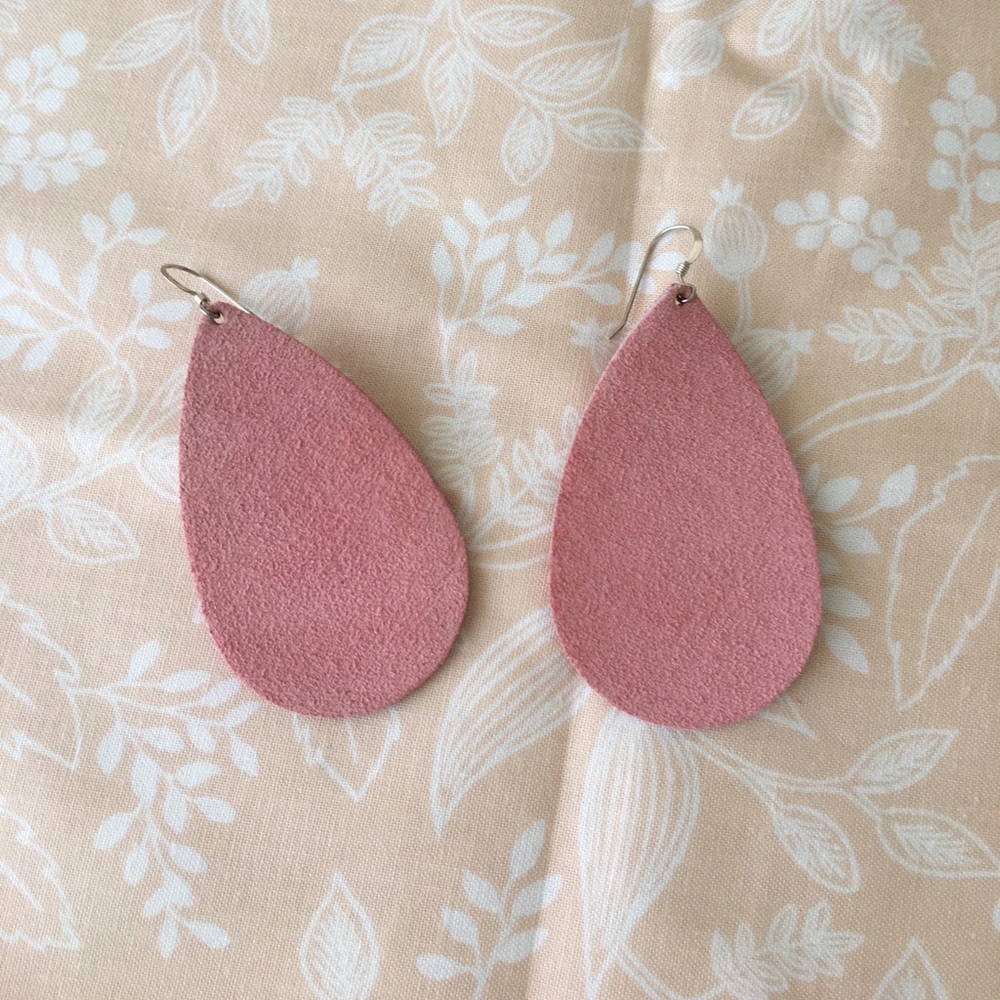 Sweet pea pink Nickel and Suede leather earrings