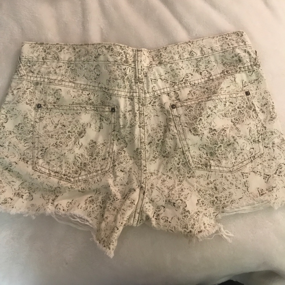 Super comfortable Free People shorts! - Picture 2 of 3