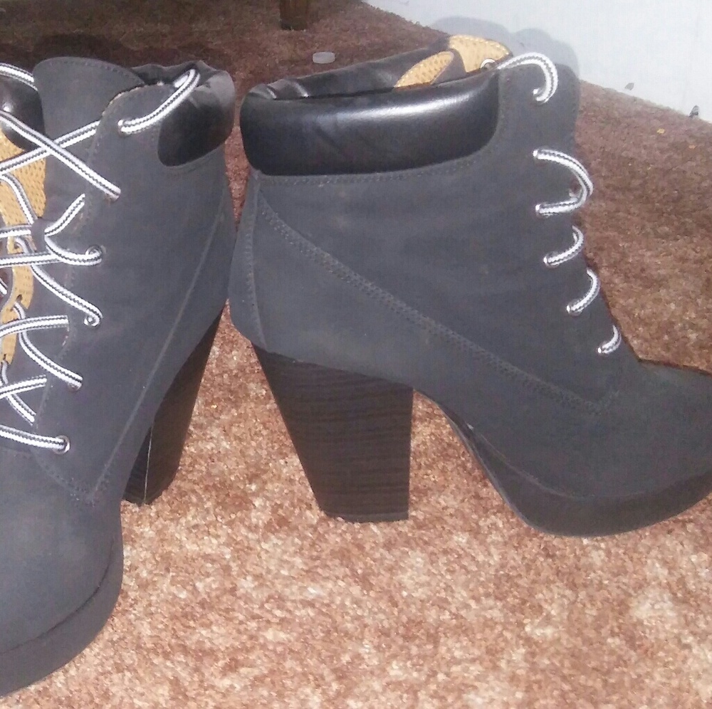 Heel boots