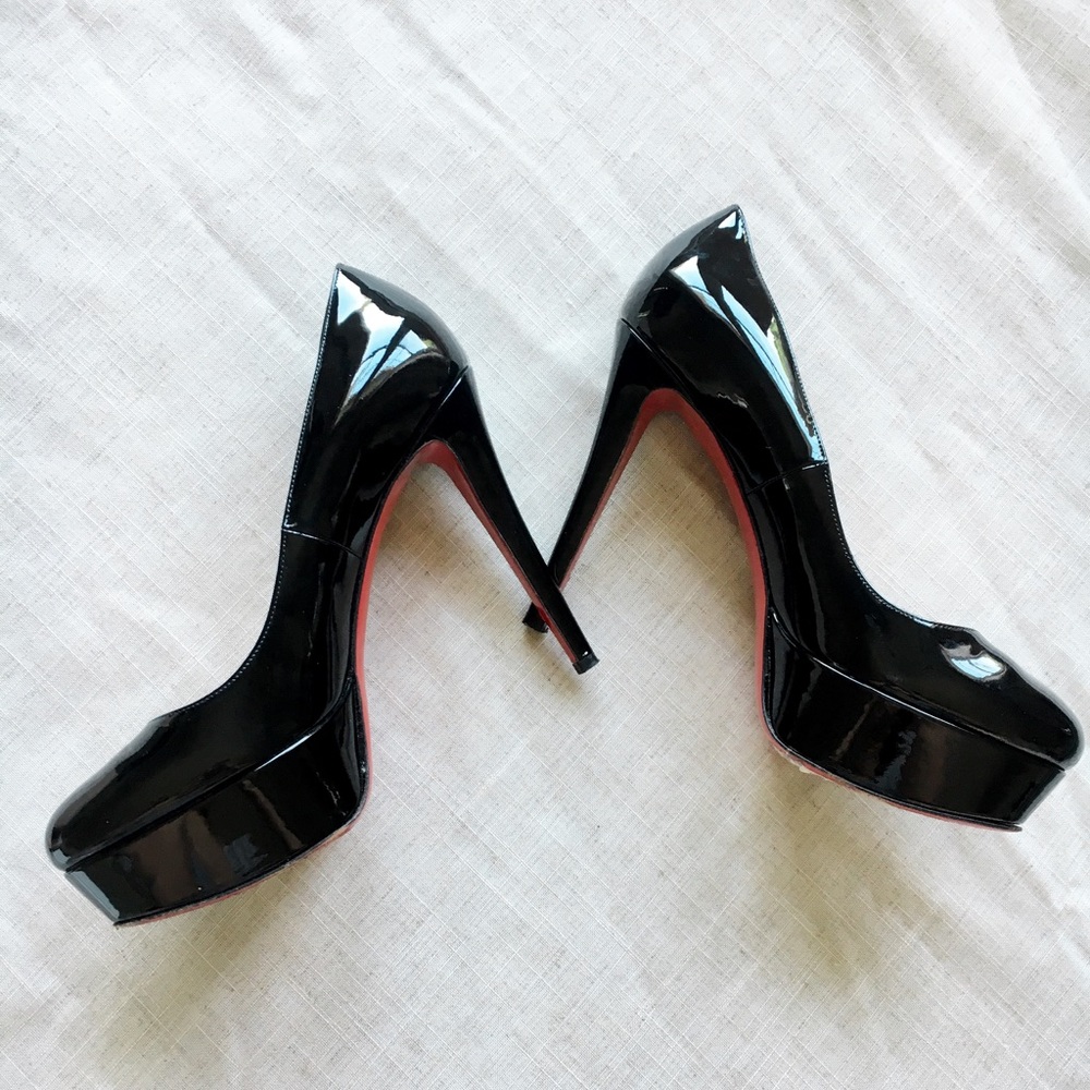 Flash Sale! 💰 Christian Louboutins ❤️ Red bottoms