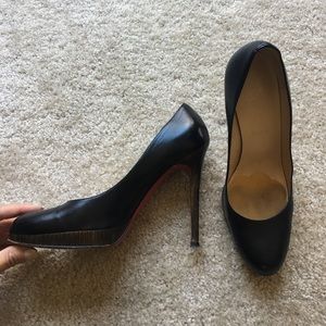Christian Louboutin wooden platform black pumos