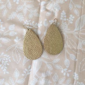 Matte gold leather earrings Nickel & Suede