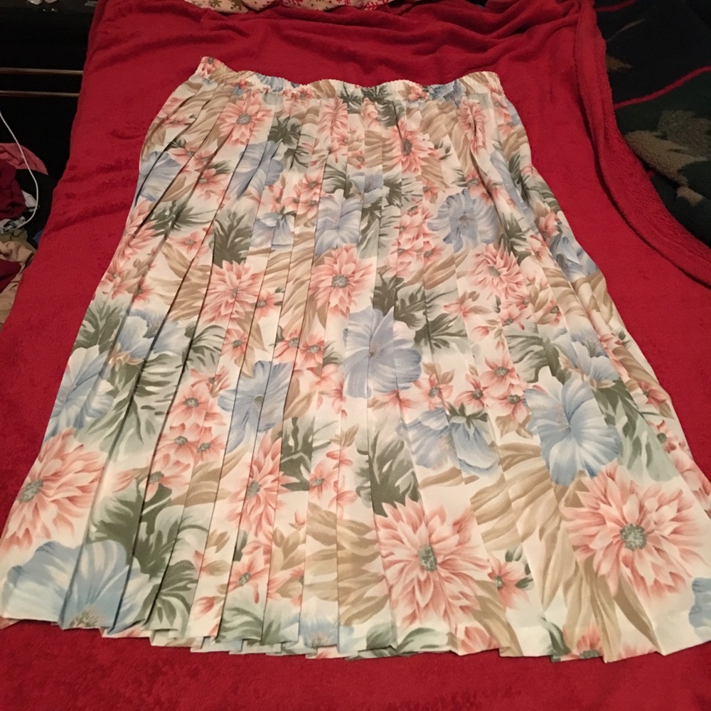 Floral print pleated mid calf length skirt 31"
