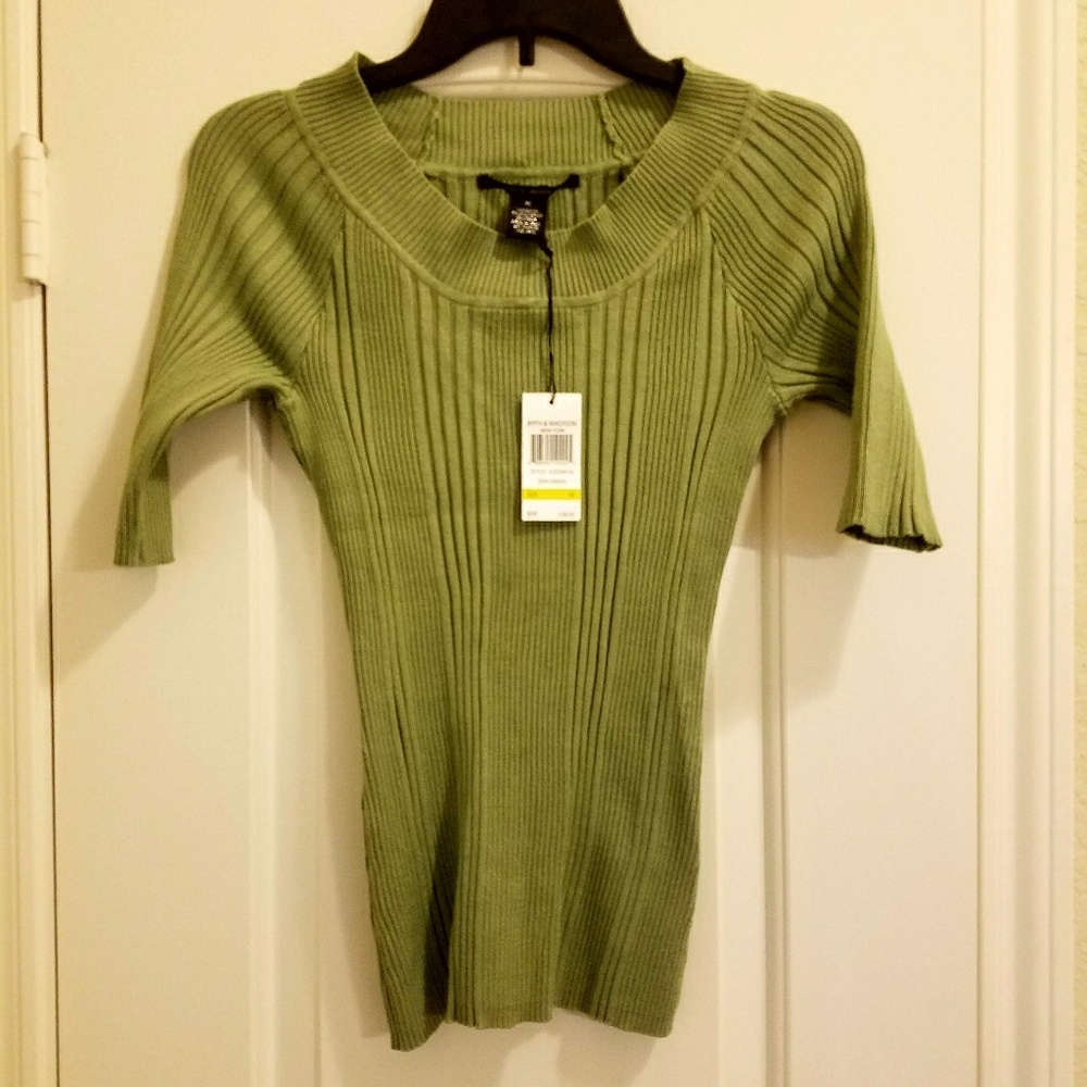 Green Sweater with Elbow Length Sleeves