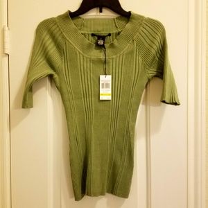 Green Sweater with Elbow Length Sleeves