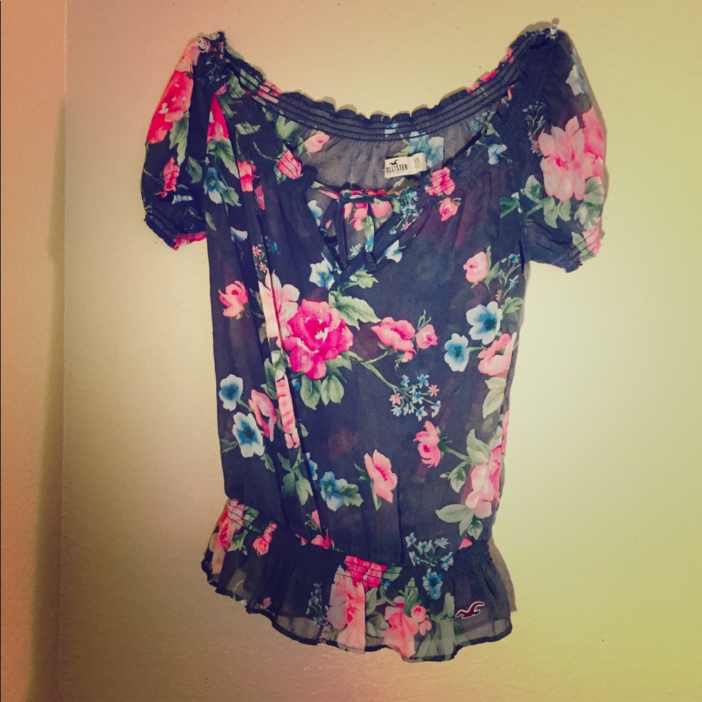 Hollister blouse w/ flower pattern🌺