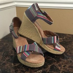 Toms Sz 9.5 wedge sandals