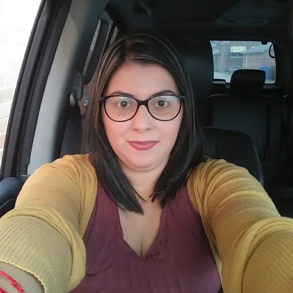 Meet your Posher, Raquel - Picture 2 of 3