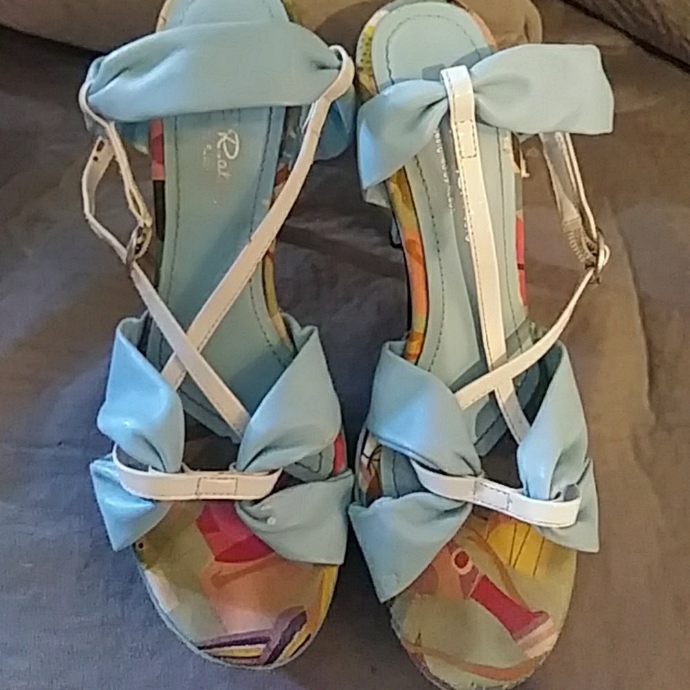 "GEN E. R.ATION" BABY BLUE & WHITE HEELS SIZE 7.5