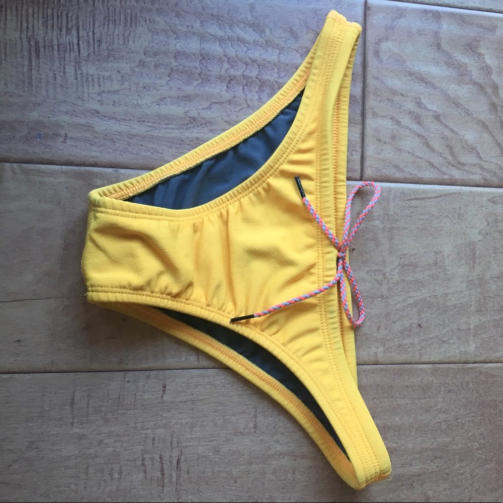 Jolyn bottoms size small cheeky. Mango color
