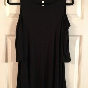 Black open shoulder top!