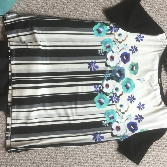 St. John Top - Picture 4 of 7