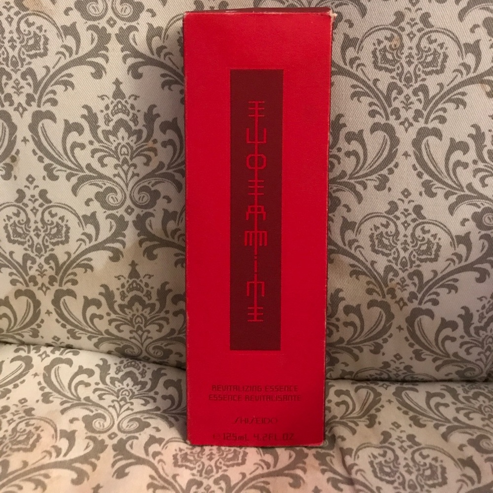 Shiseido revitalizing essence