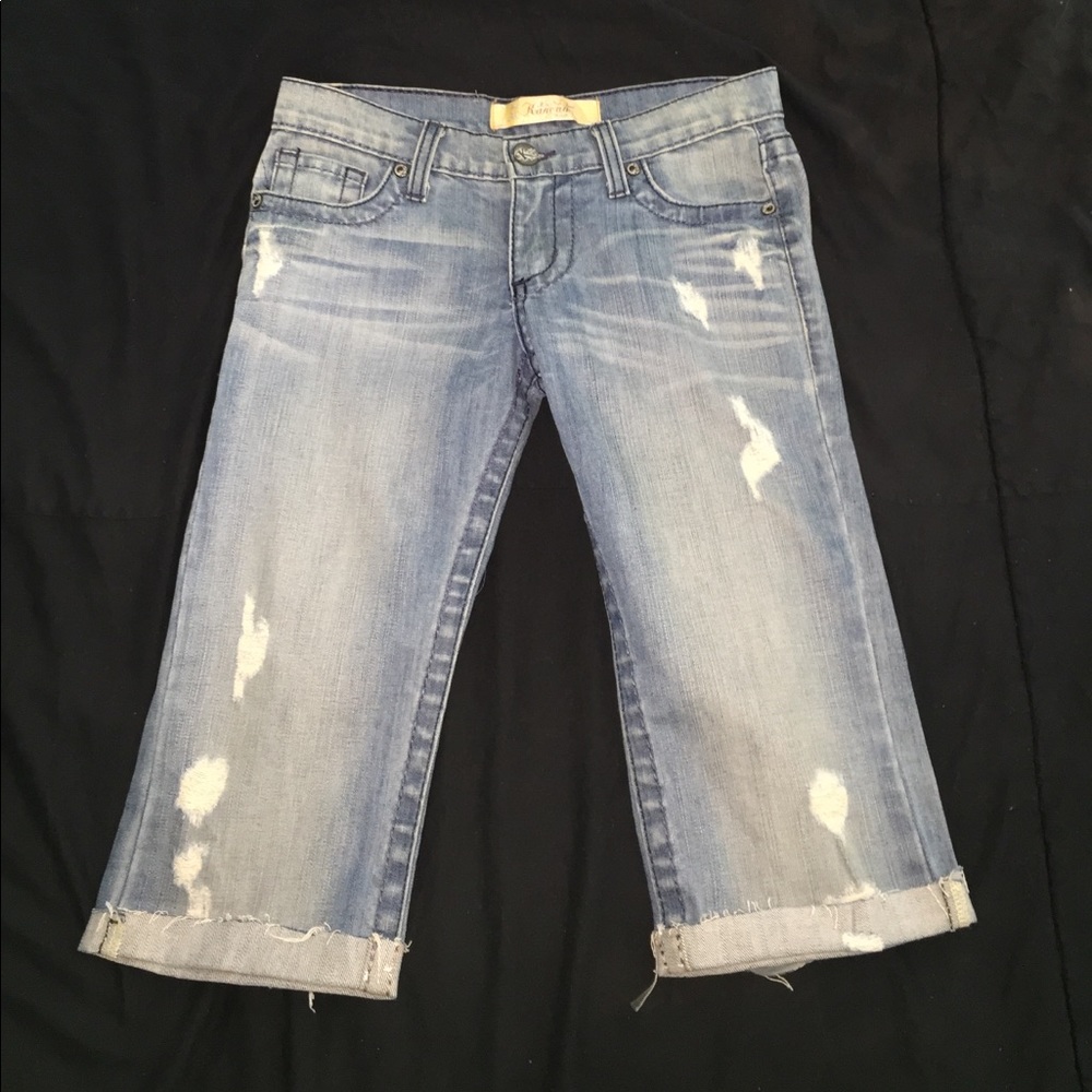 KANCAN DISTRESSED RIPPED CAPRIS