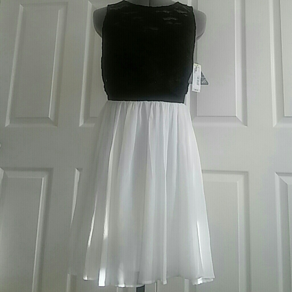 Dress - Picture 1 of 1