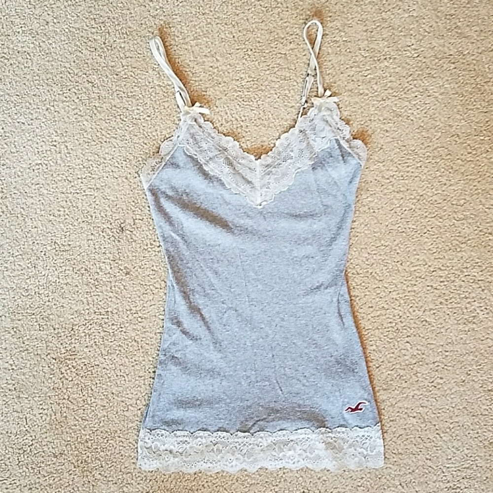 Gray tank top, lined with lace