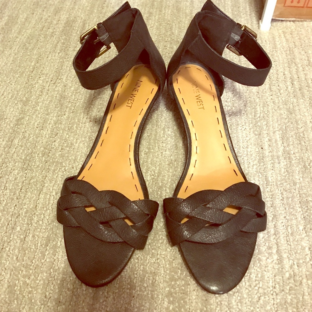 Excellent Condition Nine West Strap Sandals!