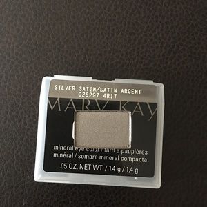 Mary Kay mineral eyeshadow (Silver Satin)