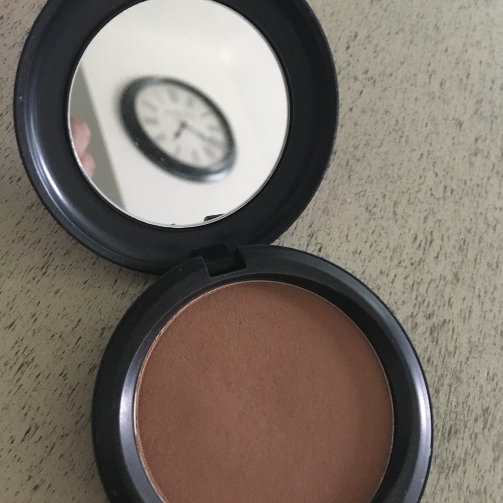 MAC Bronzing Powder