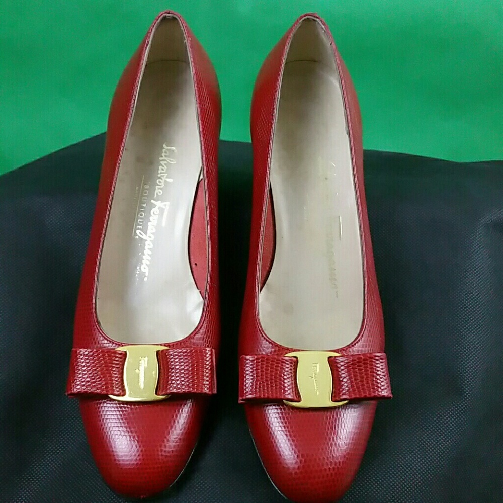 FERRAGAMO PUMPS Textured RED BOW SIZE 8 M