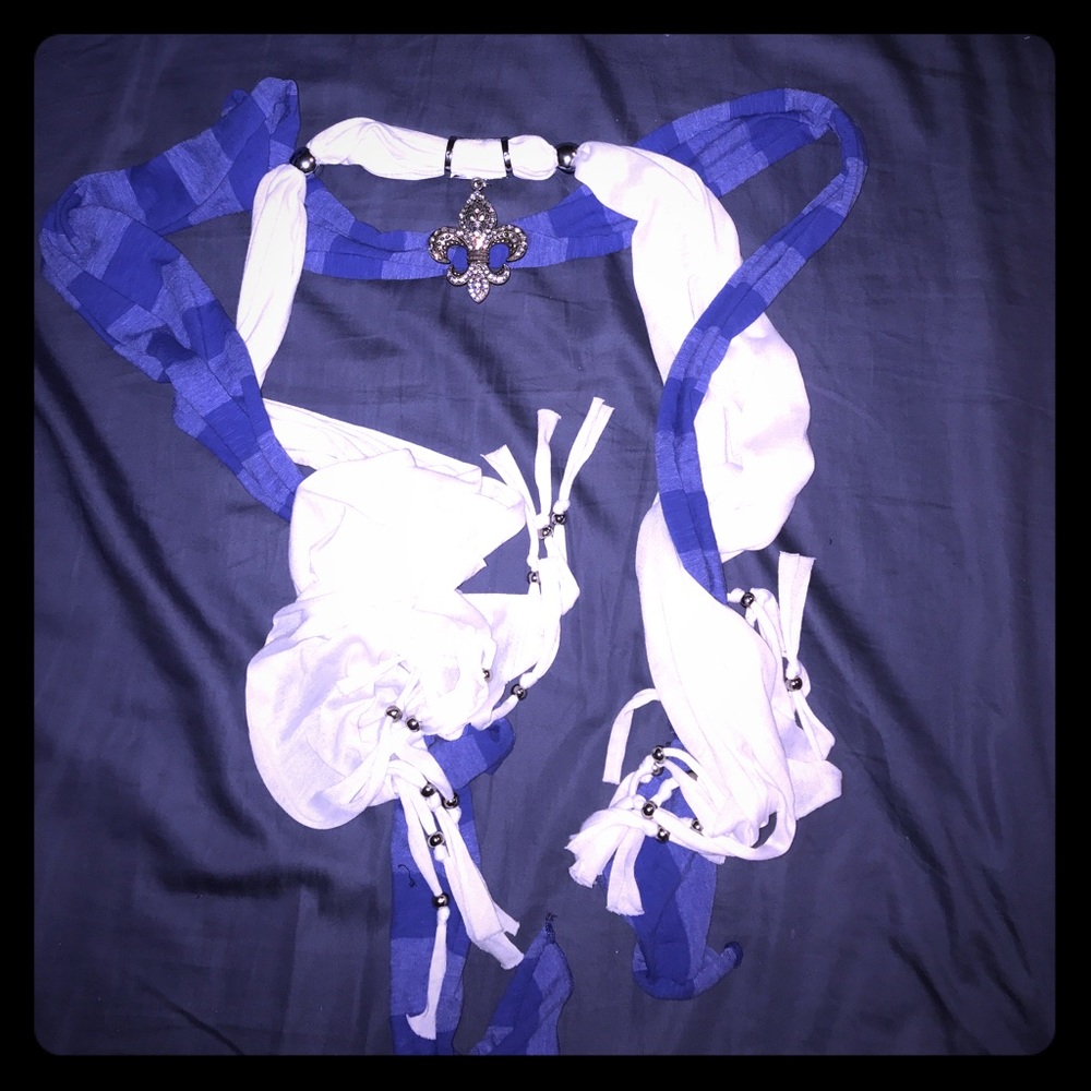 2 scarves with detachable scarf jewelry