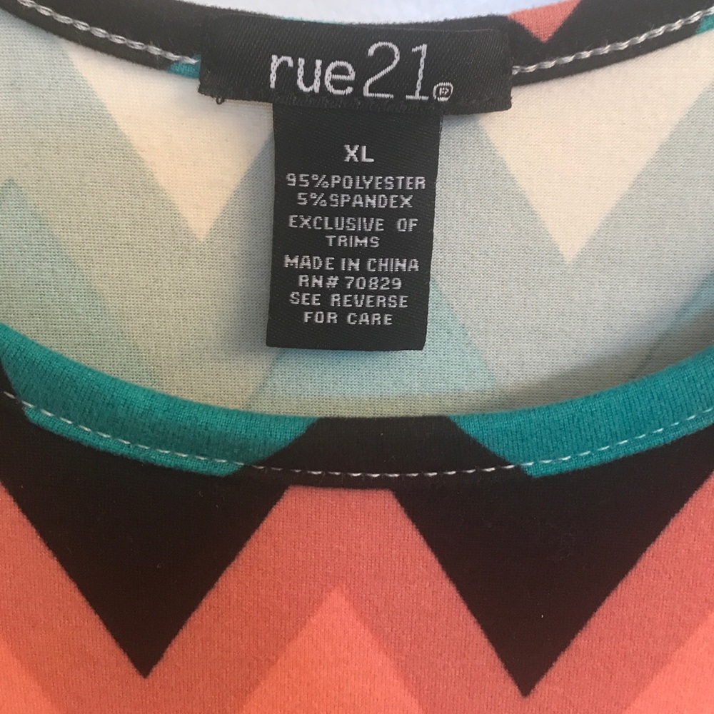 β¨ FUN PEPLUM DRESS π - Picture 2 of 3