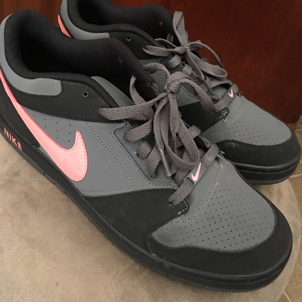 Nike black/gray/pink