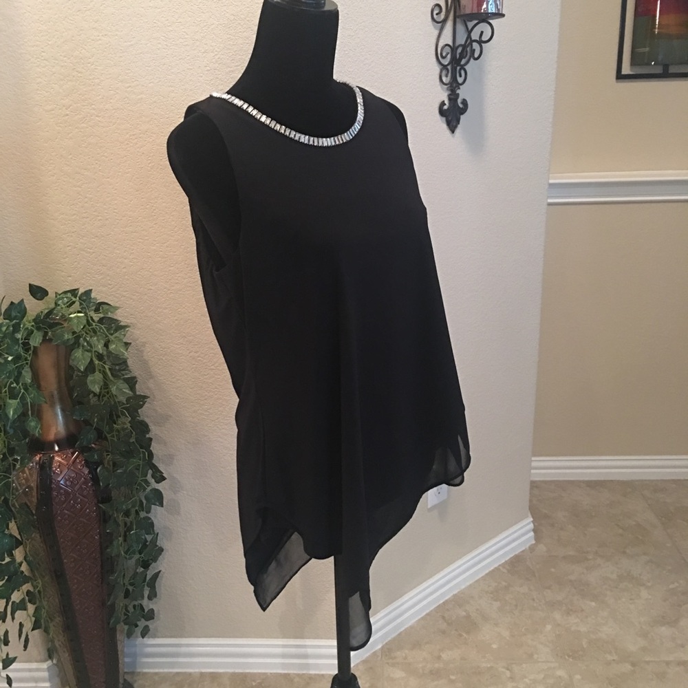 Elegant Black Top - Picture 3 of 8