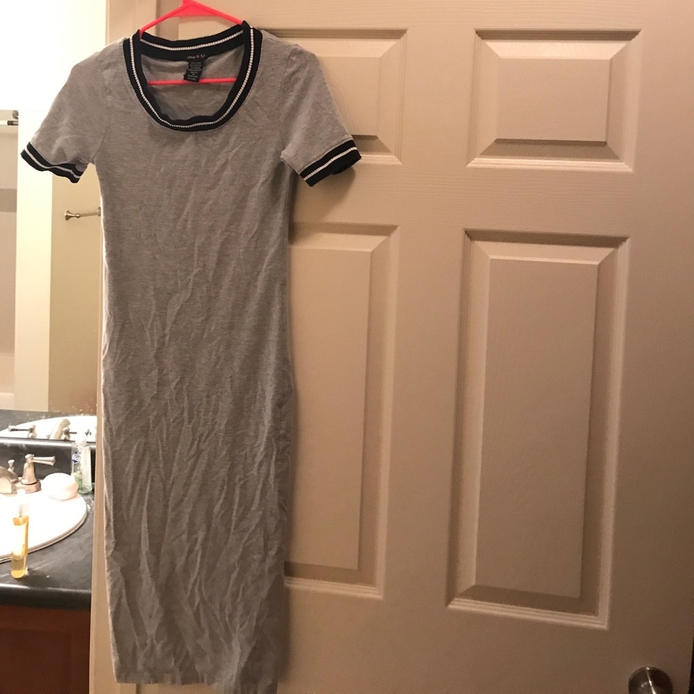 Long sporty type dress fitted and comfortable