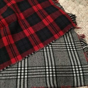 Reversible plaid scarf