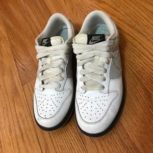 Nike women size 8 grey gray white
