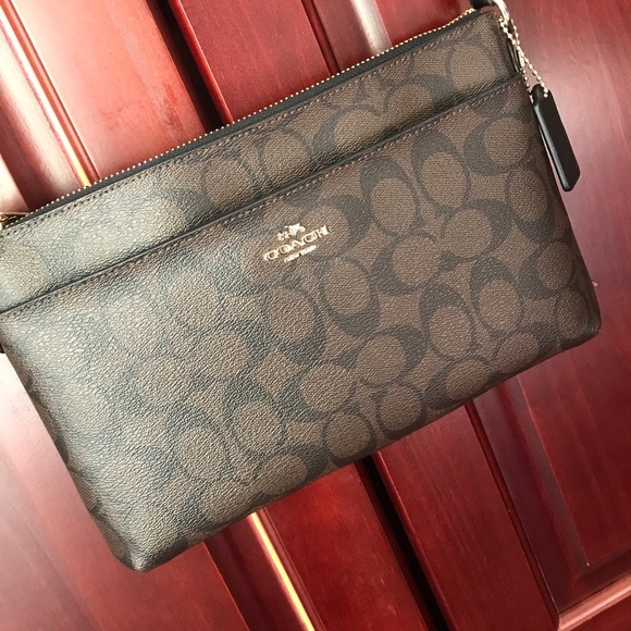 Handbags - Coach Cross Body bag