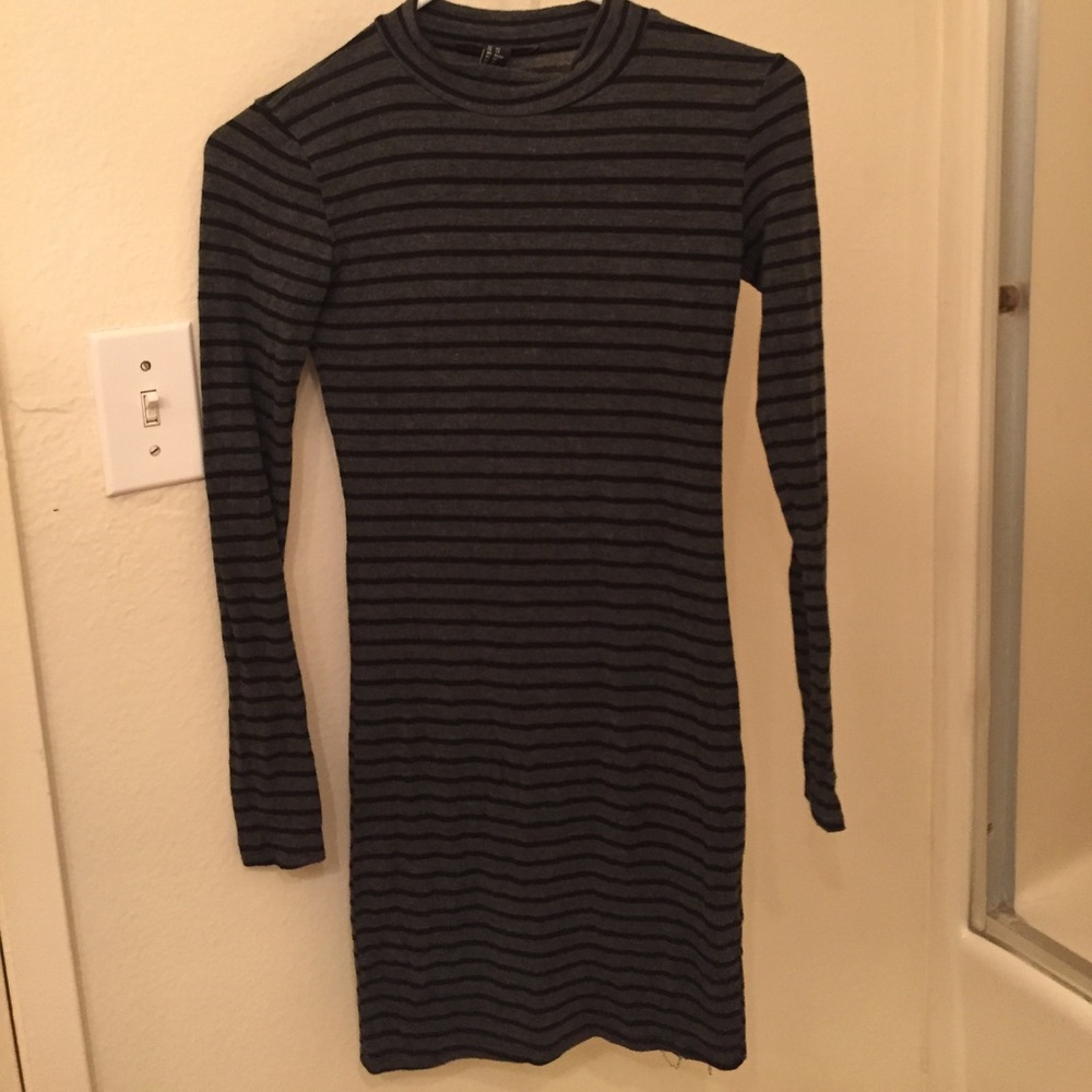 Tight low neck long sleeve tight mini dress