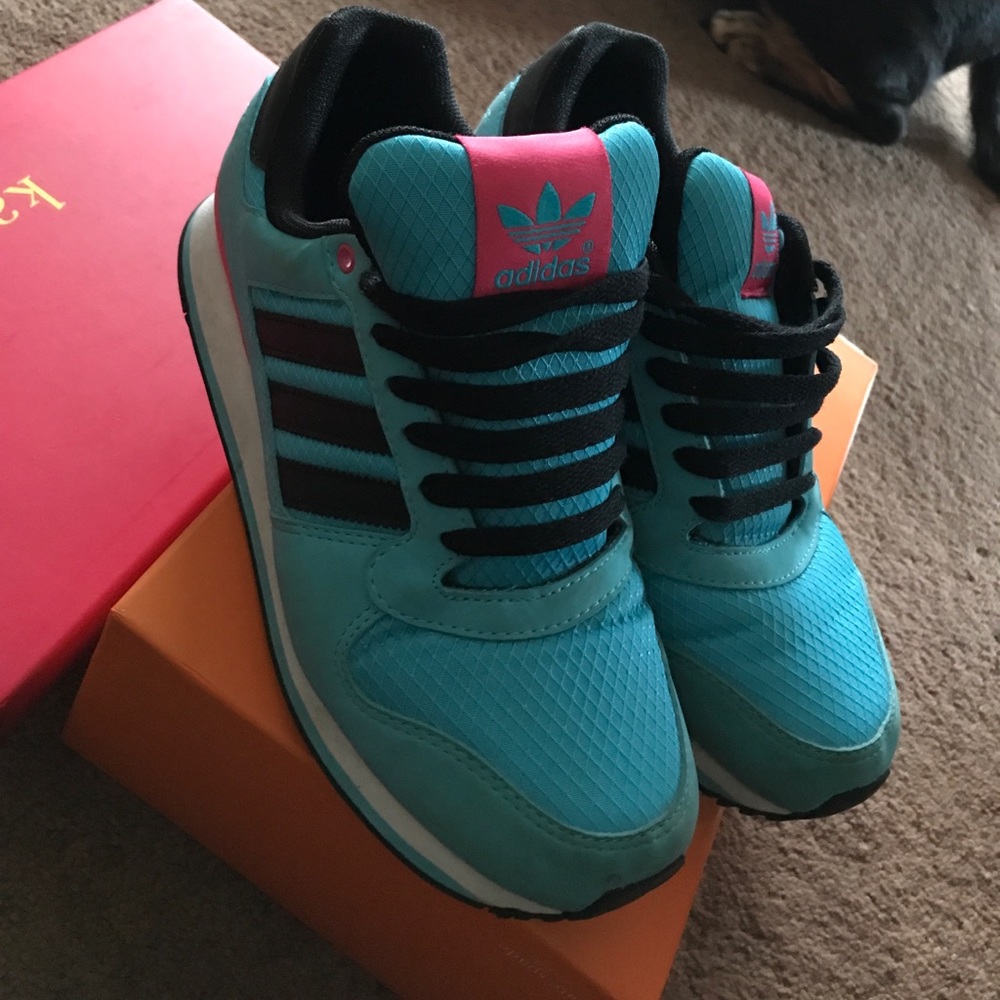 Adidas sneakers 👟