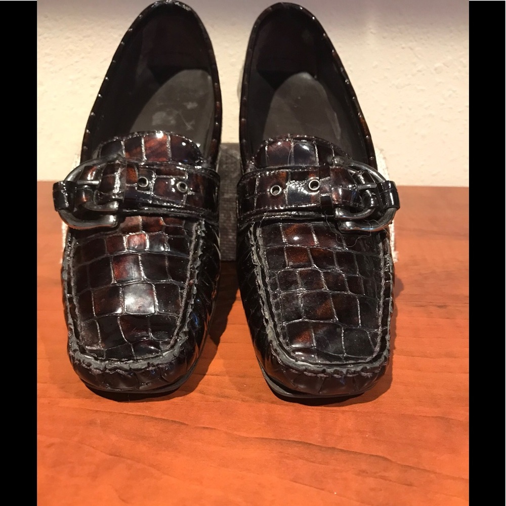 STUART WEITZMAN LEATHER LOAFER