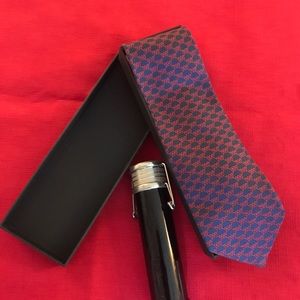 NWOT, Authentic Hermes 100% silk tie from Paris👔