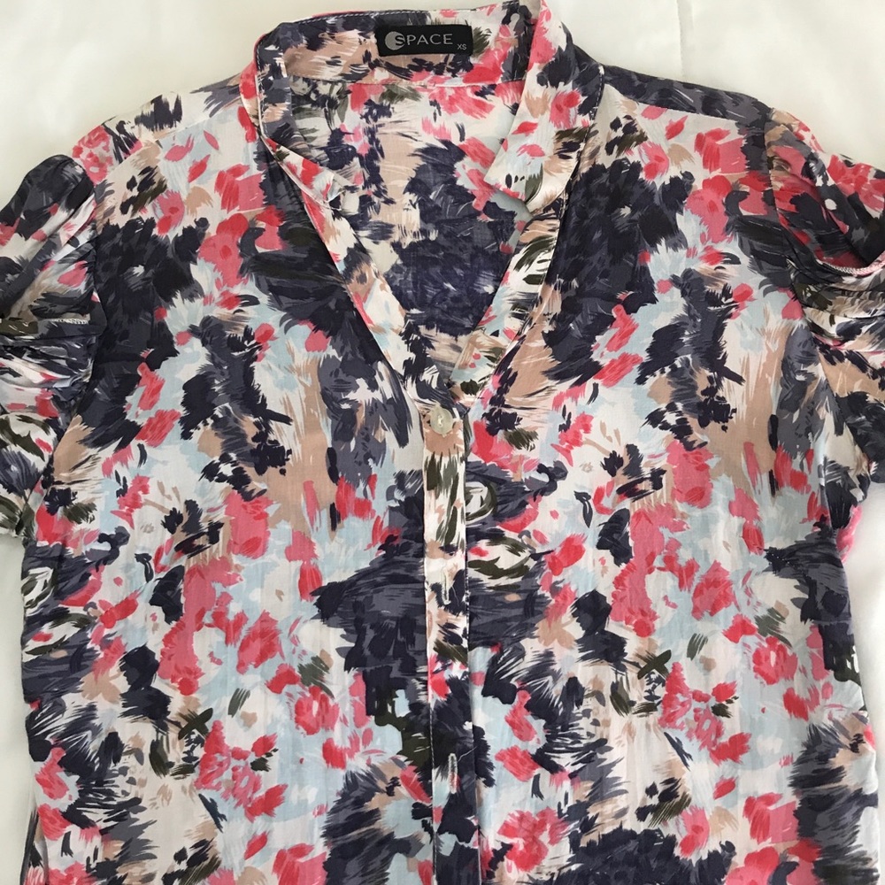 Button down v-neck top - Picture 2 of 4