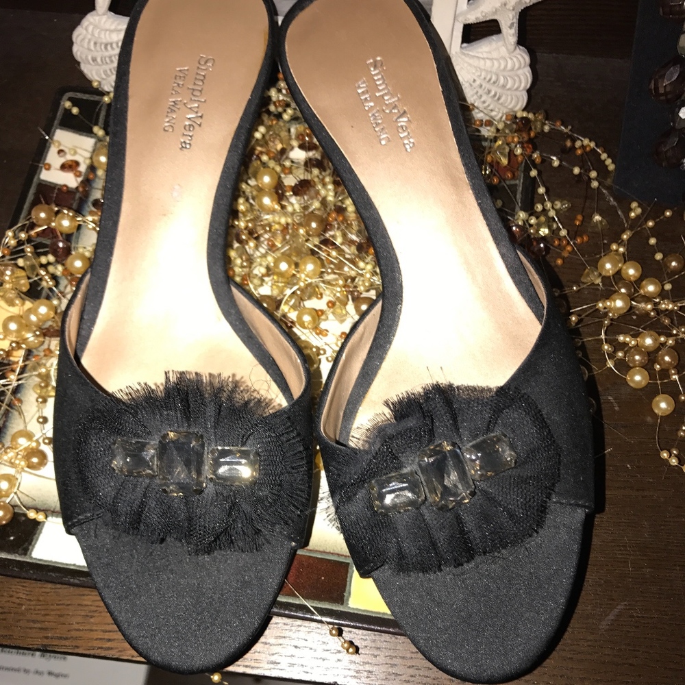 NWOT - Vera Wang - Simply Vera black shoes