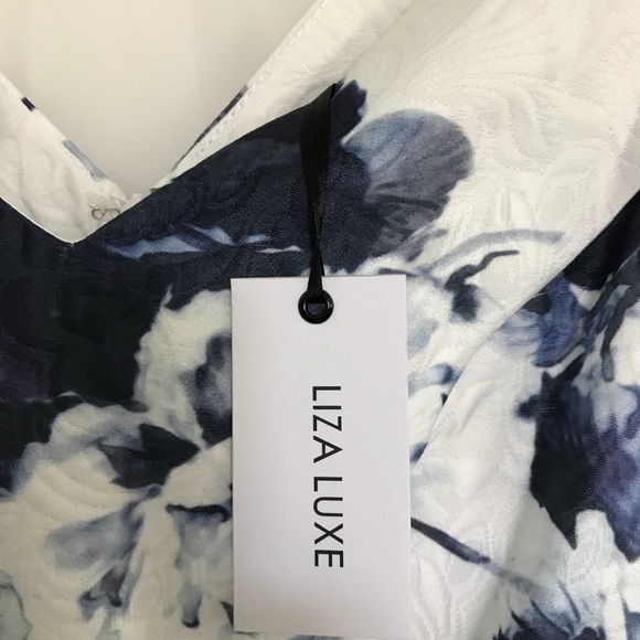 Rare NWT LIZA LUXE Flower Dress w Two Side Pockets - Picture 2 of 6