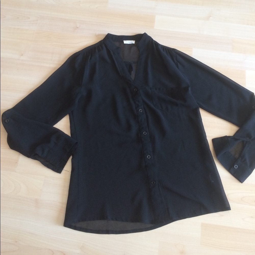 Button down shirt. Worn a few times ONLY. M.