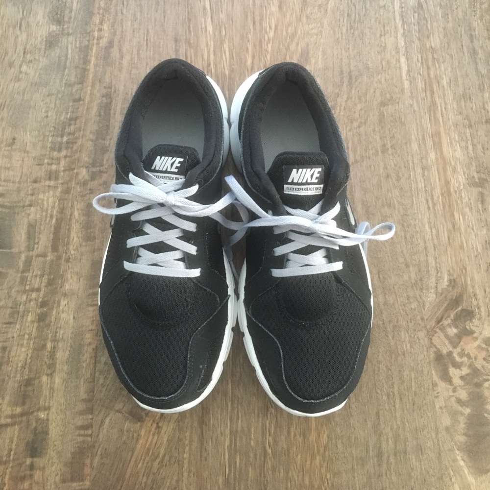 Nike Flex Run Experience 2 in black