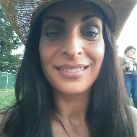 Meet your Posher, Jen - Picture 3 of 5