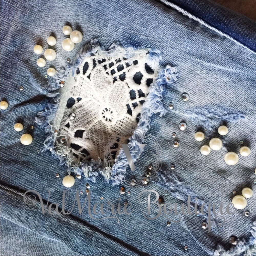 📍LAST PAIR- Lace and Pearl Insert Denim Jeans - Picture 2 of 4