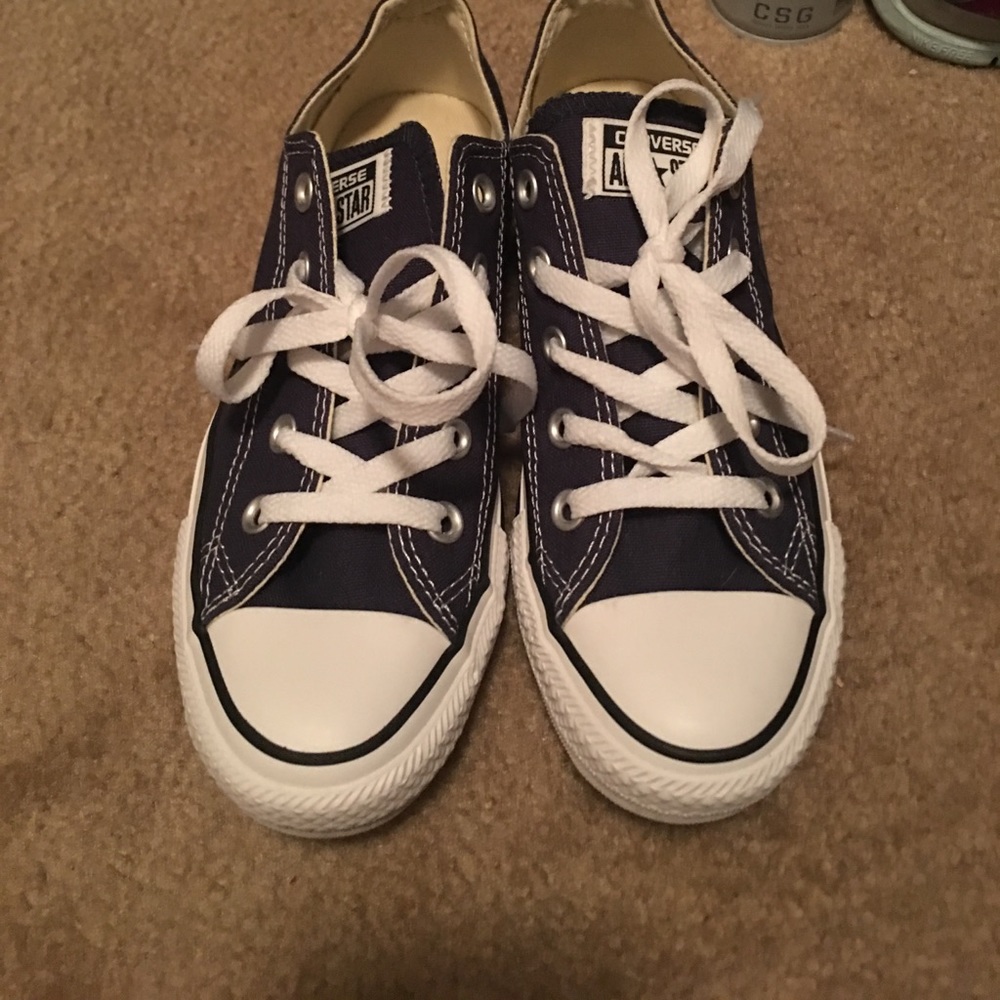 Navy blue converse