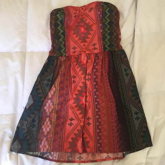 Aztec print strapless dress - Picture 2 of 8