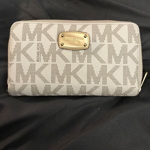 Michael Kors zip wallet