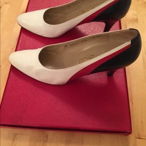 Ferragamo Women's pumps, size 9A (8-8.5)